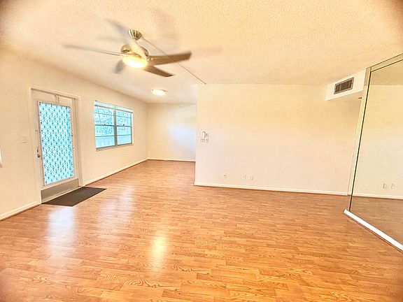4th image of 2069 Oakridge F Unit 2069