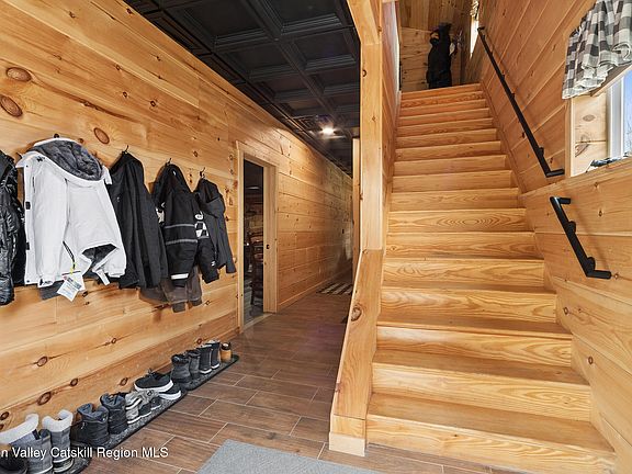 5th image of 380 Mallon Road