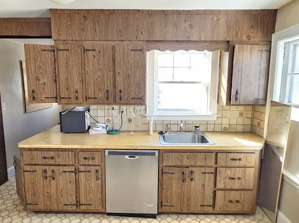 1024 N Main St, Brockton, MA