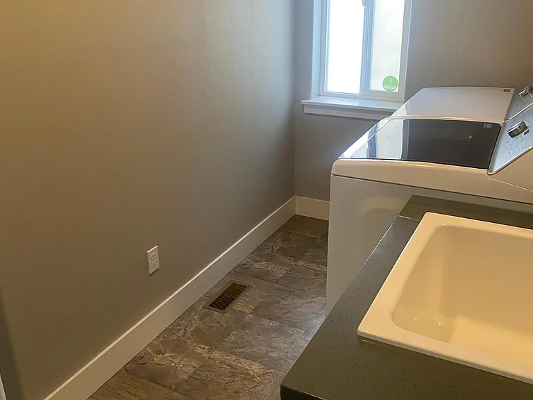 6105 Murray Way NE — Photo 8