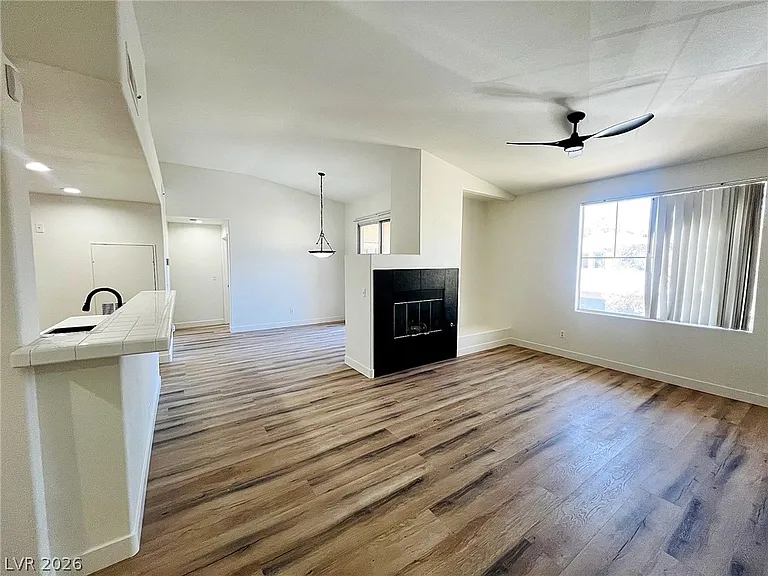 912 Duckhorn Ct #203 — Photo 9