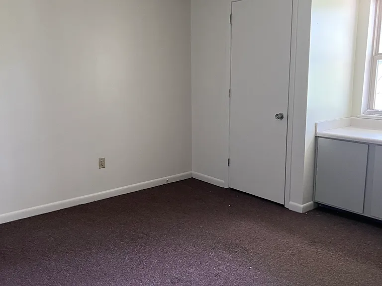 Bluegrass Place I & II Apartments — Photo 5