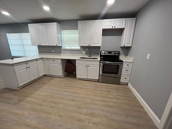 3rd image of 481 E Cypress St