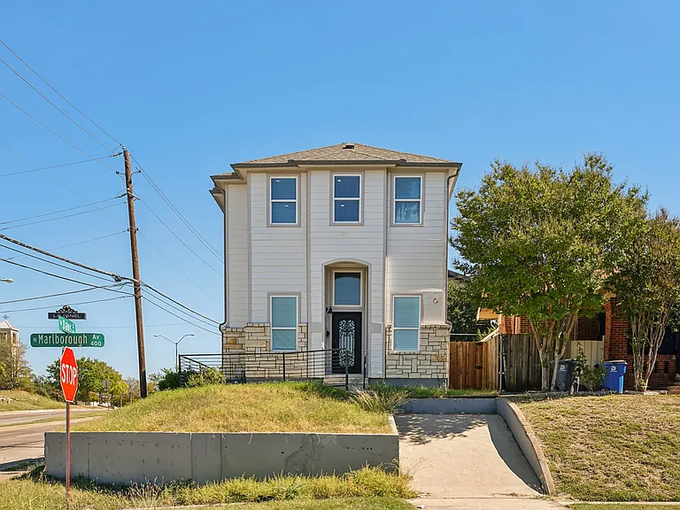 422 N Marlborough Ave — Photo 7