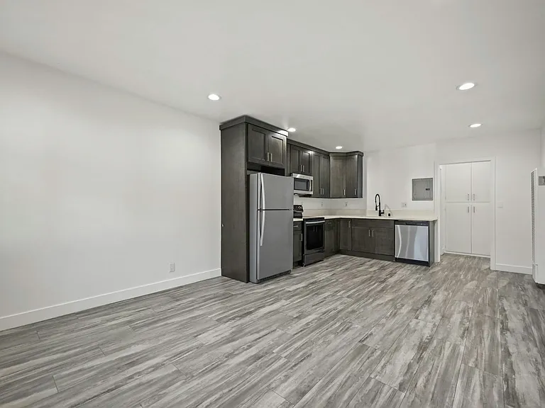 451 Coronado Ter #4 — Photo 6