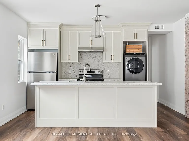 4876 Simcoe St #3 — Photo 8