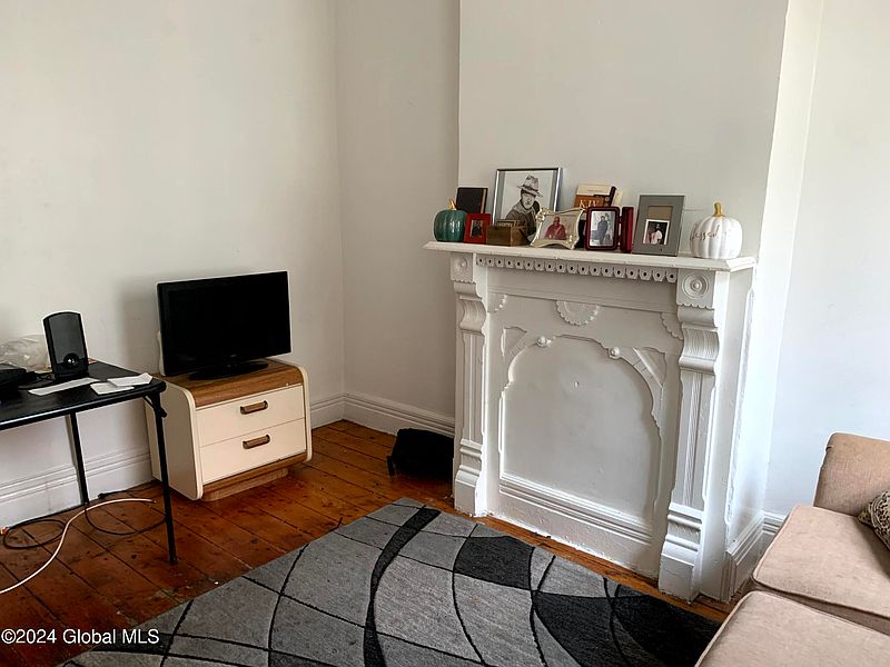 3rd image of 120 2nd Avenue