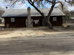 105 Pineview Rd, Concan, TX 78838