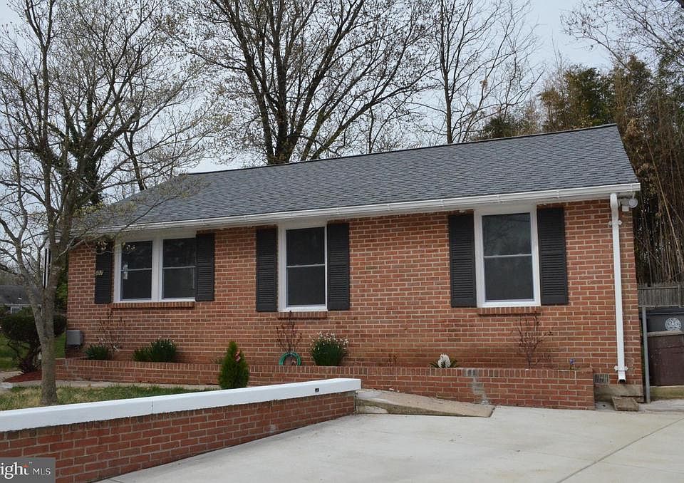 1st image of 507 Longwood Ct