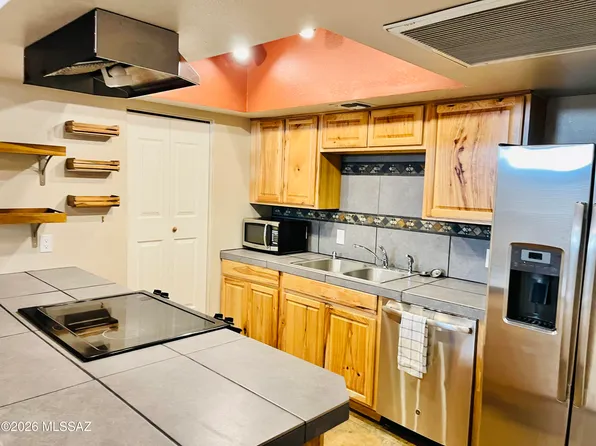 1200 E River Rd APT F63, Tucson, AZ 85718