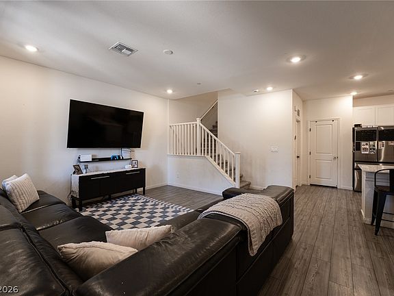 3rd image of 3476 Covilha Ln