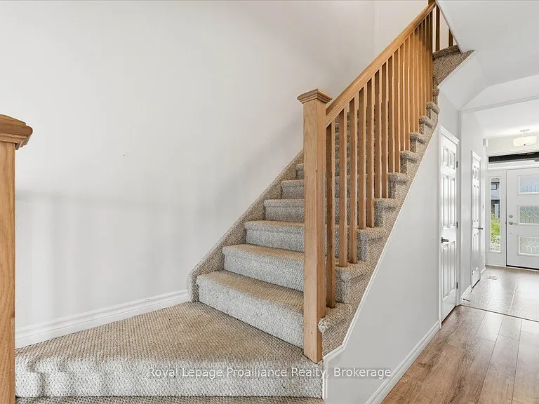16 Ledgerock Ct — Photo 4