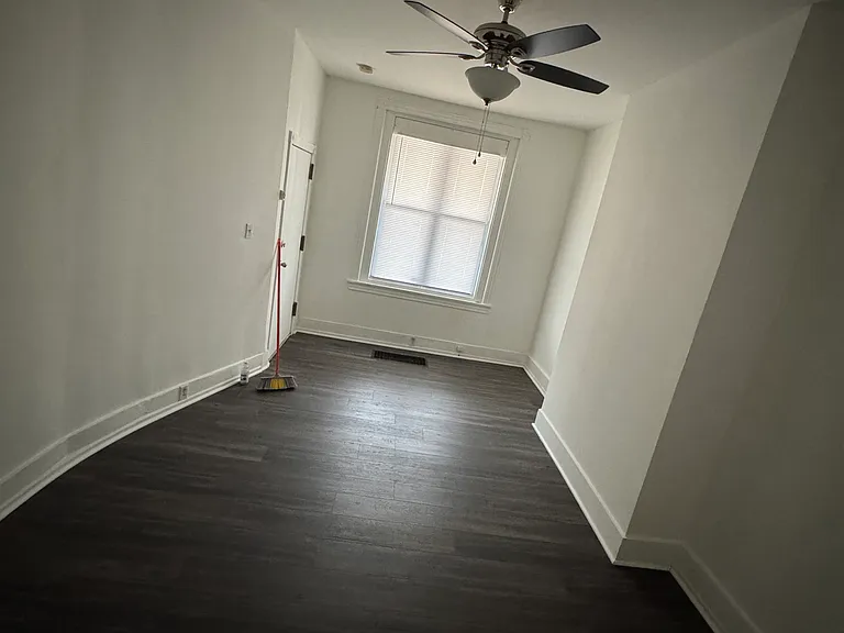1640 Allengrove St #1 — Photo 3