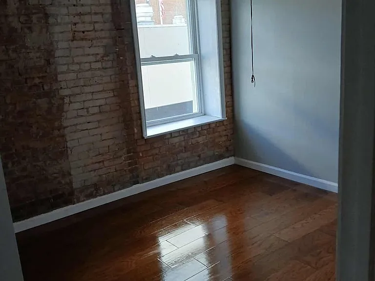 111 N Main St #5 — Photo 3