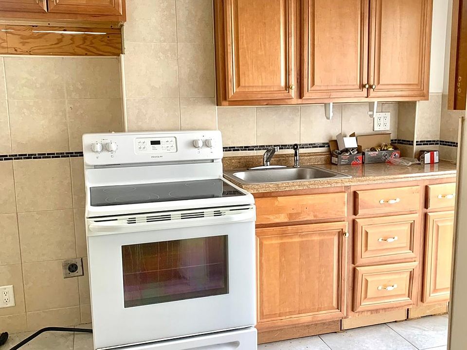 2nd image of 204 Brighton 10th St #1