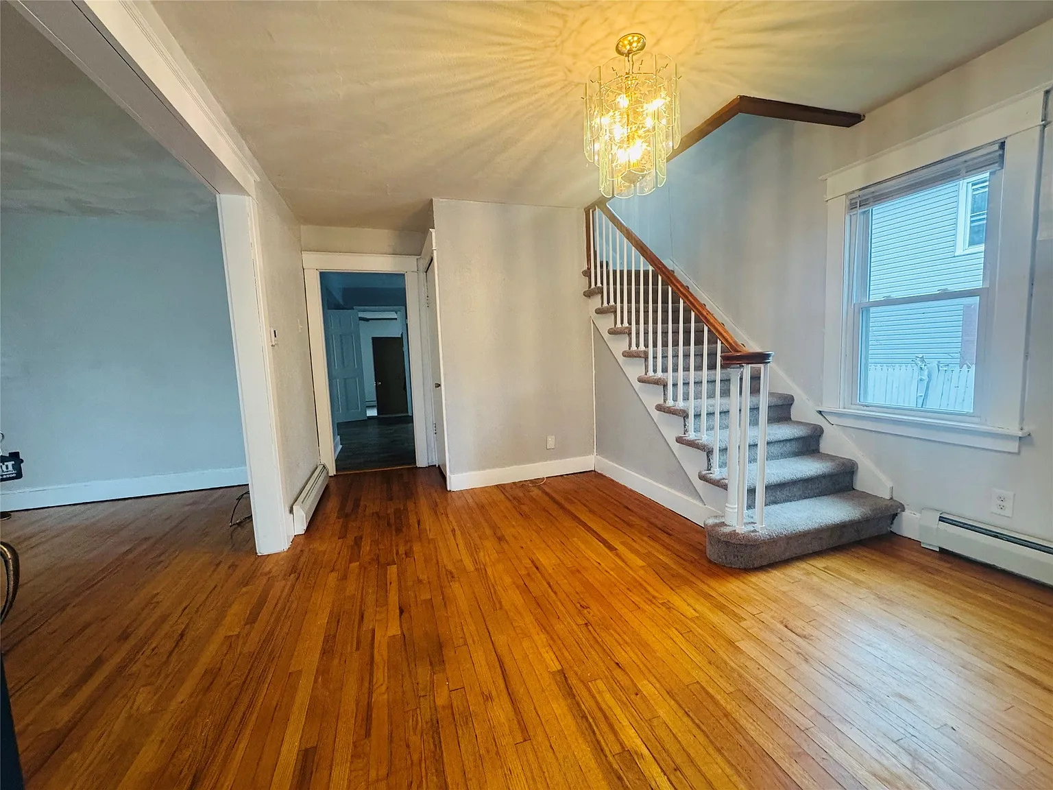 3 bed, 2.0 bath, 1821 sqft, $2,300 — Photo 4