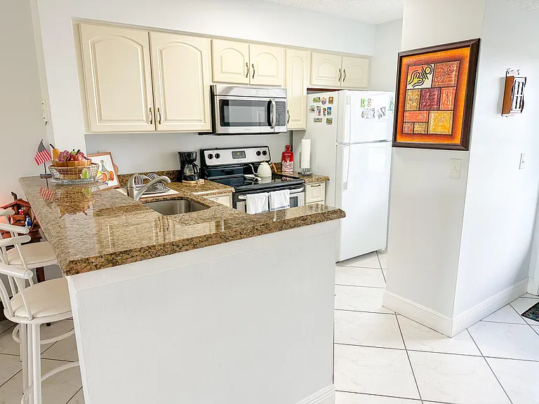 2222 N Cypress Bend Dr #403 — Photo 5