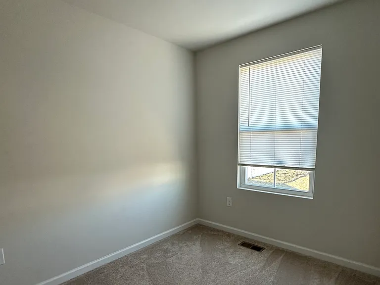 26033 Tulip Xing — Photo 14