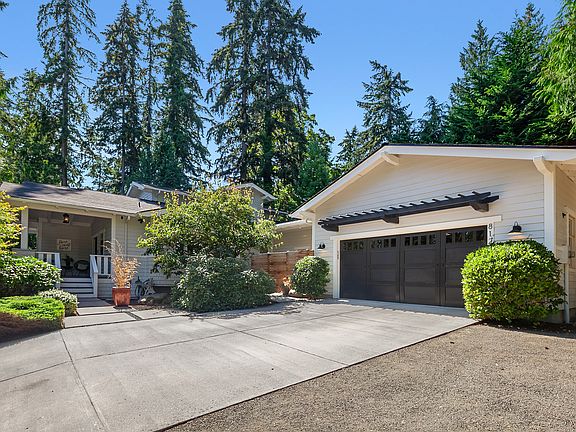 4th image of 8123 Eleanor Pl NE
