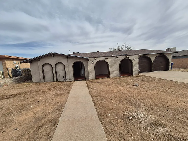 6644 Mariposa Dr — Photo 2