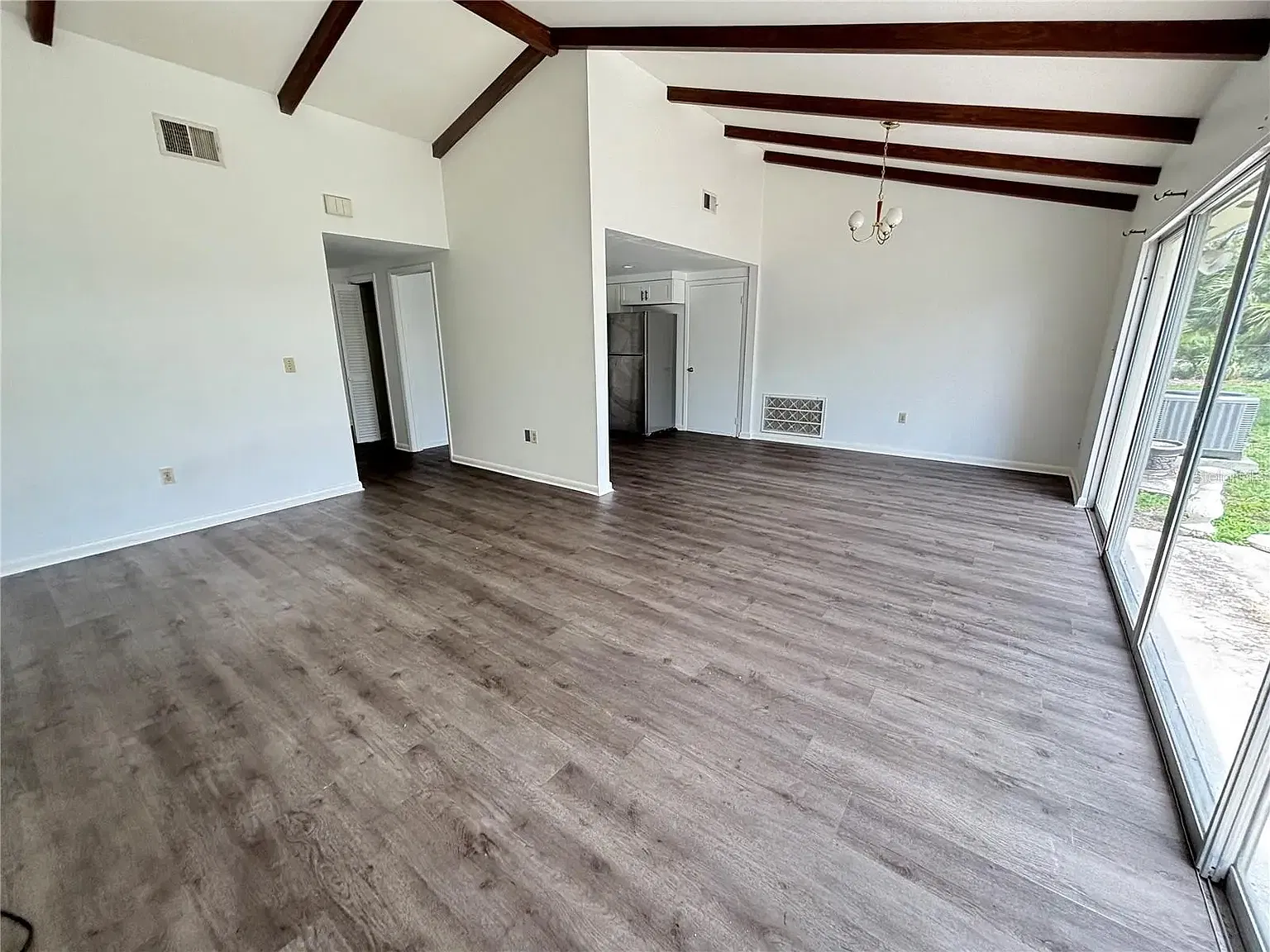 3 bed, 1492 sqft, $2,500 — Photo 3