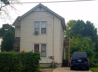 545 S Broadway Ave, Aurora, IL 60505