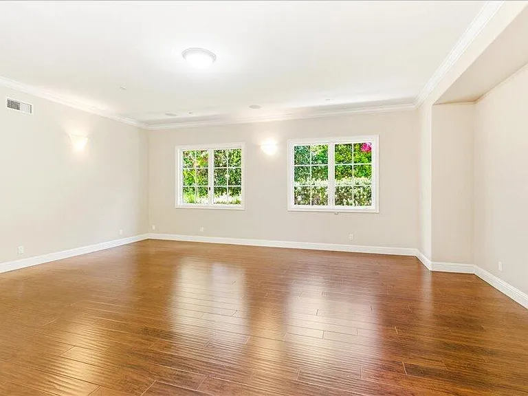 4698 Granada Way — Photo 10