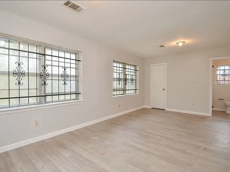 5243 Greylog Dr — Photo 17