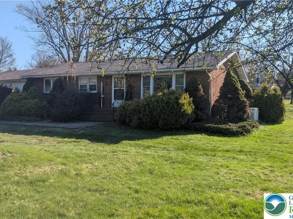 744 S Dogwood Rd, Walnutport, PA 18088