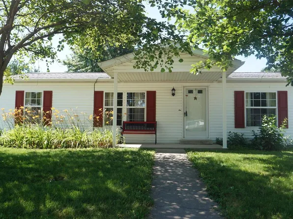 226 E Harrisonville Dr, Valmeyer, IL 62295