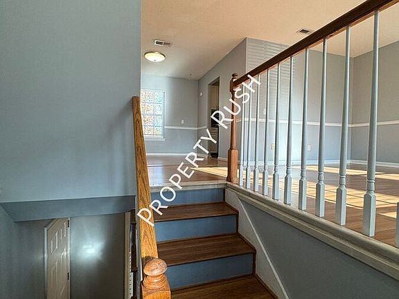 5th image of 307 Branchwood Cir