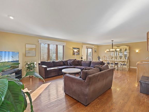 4th image of 1227 N Ashley Ln