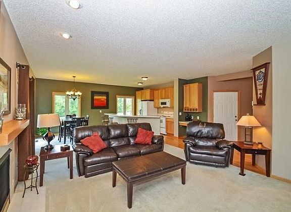 Great living room with lots of space!