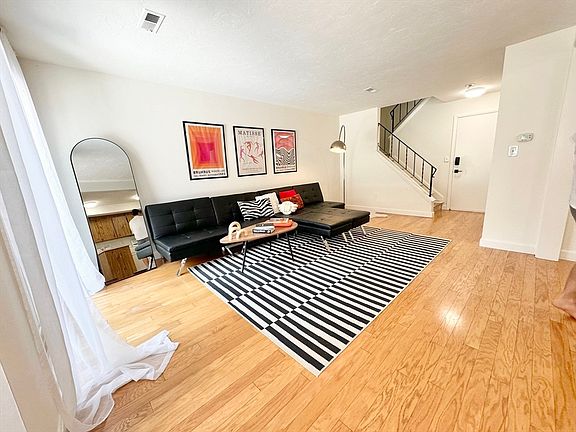 2nd image of 32 Elderwood Dr