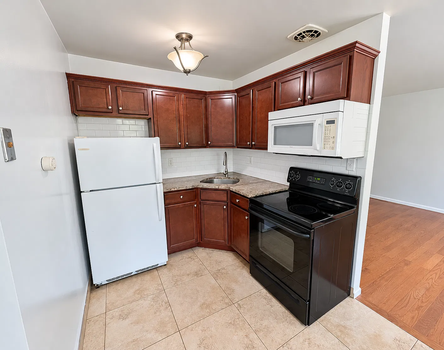 1 bed, 740 sqft, $1,350 — Photo 2