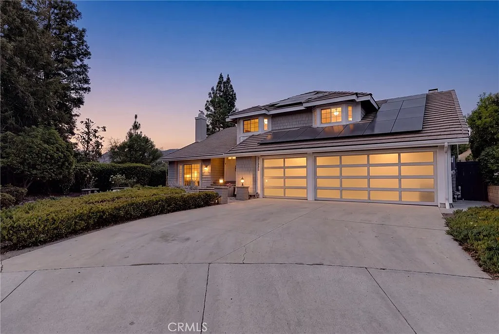 5 bed, 3157 sqft, $10,000 — Photo 3