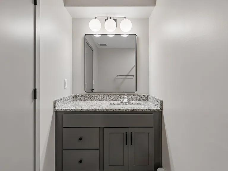 321 6th St E #9 — Photo 7