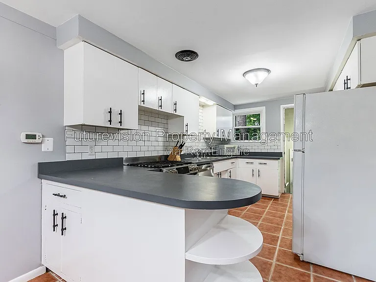 28 S Richmond Ave — Photo 16