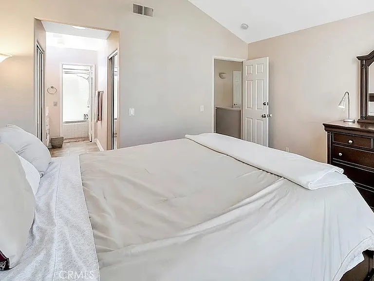 34 Santa Monica St — Photo 18