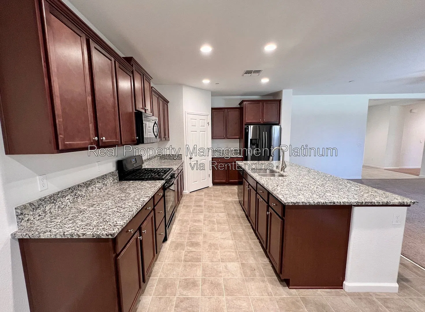 4 bed, 2.0 bath, 2010 sqft, $2,450 — Photo 3