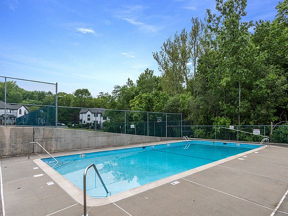 2nd image of 9 Giovanni Ct
