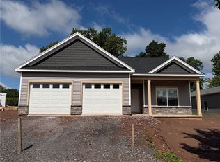 7 Anitas Ln, Brockport, NY 14420
