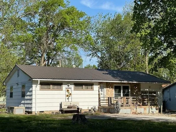 917 N Elm St, Nevada, MO 64772