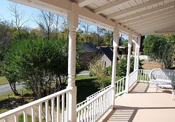 Huge back porch w/swing