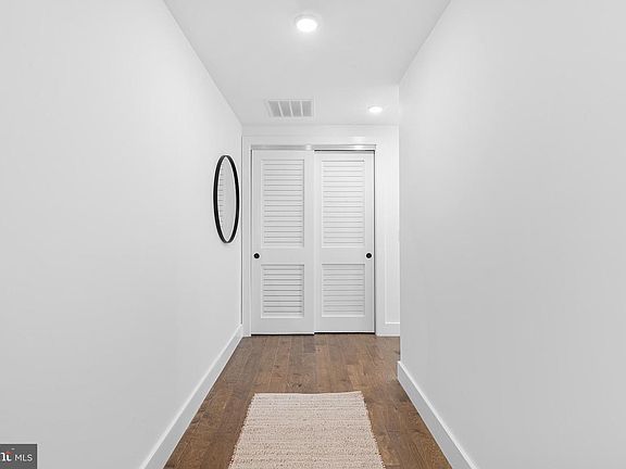 2nd image of 1501 N 31st St APT 416