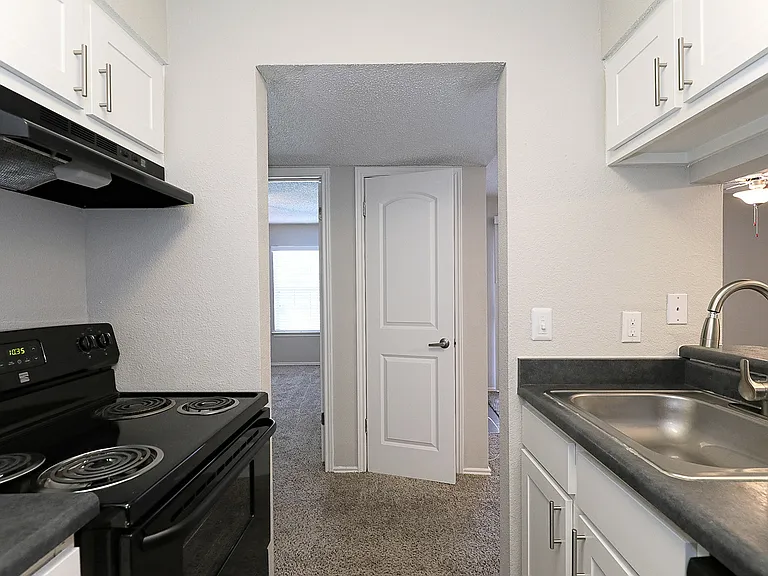City Crest Apartments — Photo 37
