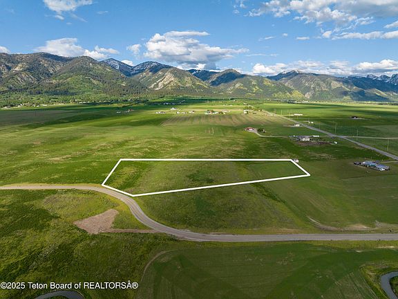 3rd image of 3 Yellow Star Rd