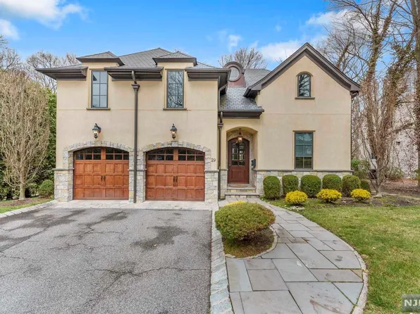 29 Kenwood Rd, Tenafly, NJ 07670