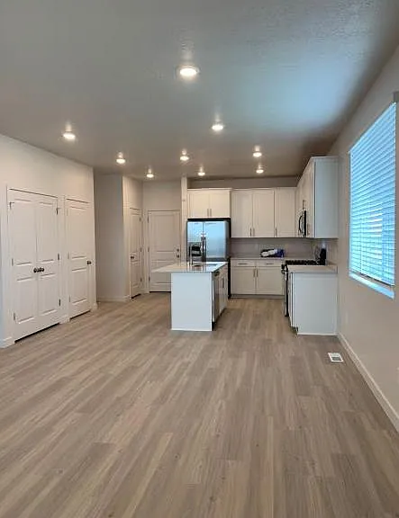 1129 W Early Light Way — Photo 7