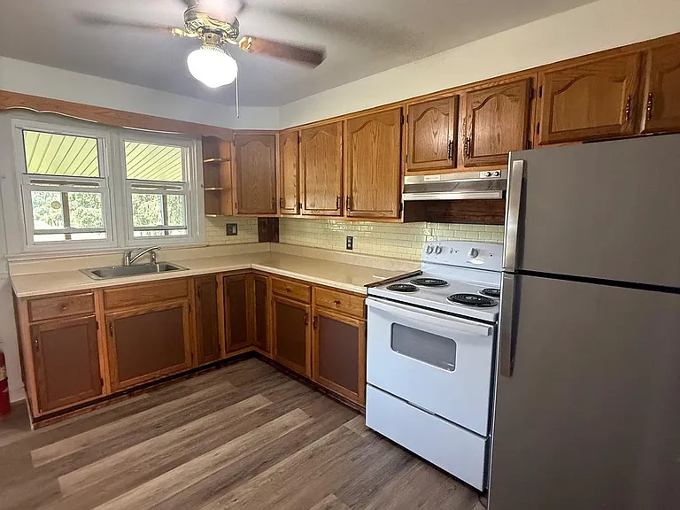 3018 Lincoln Hwy E — Photo 3